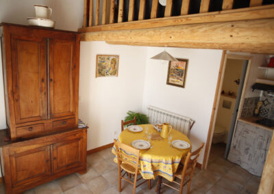 Gîte Glycine 2/4 personnes - coin repas